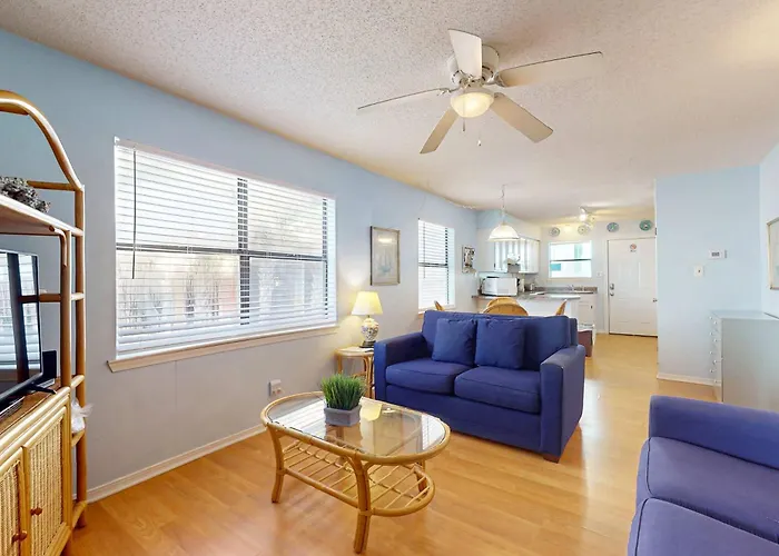 Waterfront With A Furnished Balcony Peek-a-boo Gulf Views & Shared Pools