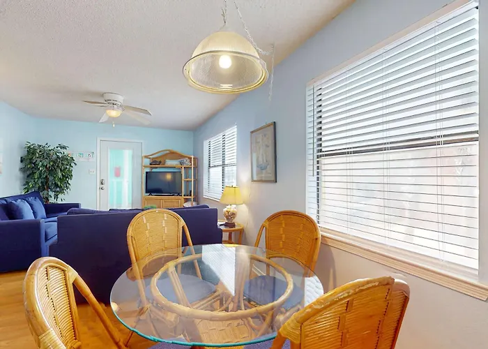 Waterfront With A Furnished Balcony Peek-a-boo Gulf Views & Shared Pools Gulf Shores