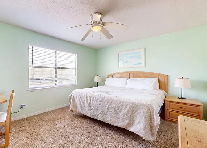 Waterfront With A Furnished Balcony Peek-a-boo Gulf Views & Shared Pools Gulf Shores