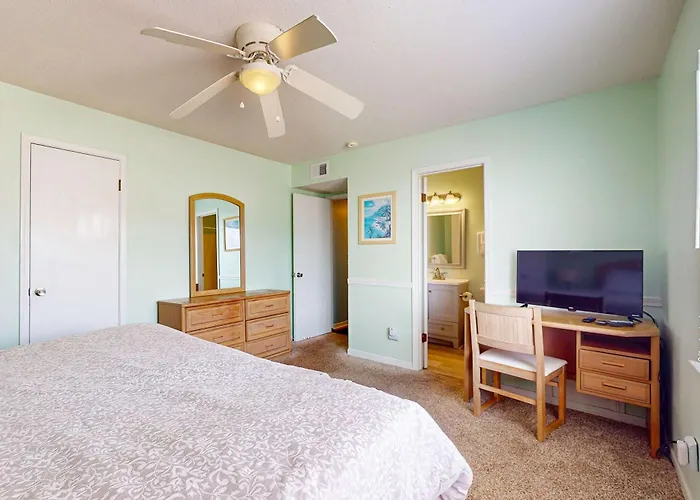 Waterfront With A Furnished Balcony Peek-a-boo Gulf Views & Shared Pools Gulf Shores