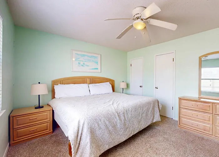 Waterfront With A Furnished Balcony Peek-a-boo Gulf Views & Shared Pools * Gulf Shores