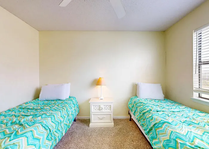 Holiday home Waterfront With A Furnished Balcony Peek-a-boo Gulf Views & Shared Pools *