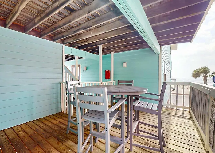 Holiday home Waterfront With A Furnished Balcony Peek-a-boo Gulf Views & Shared Pools *